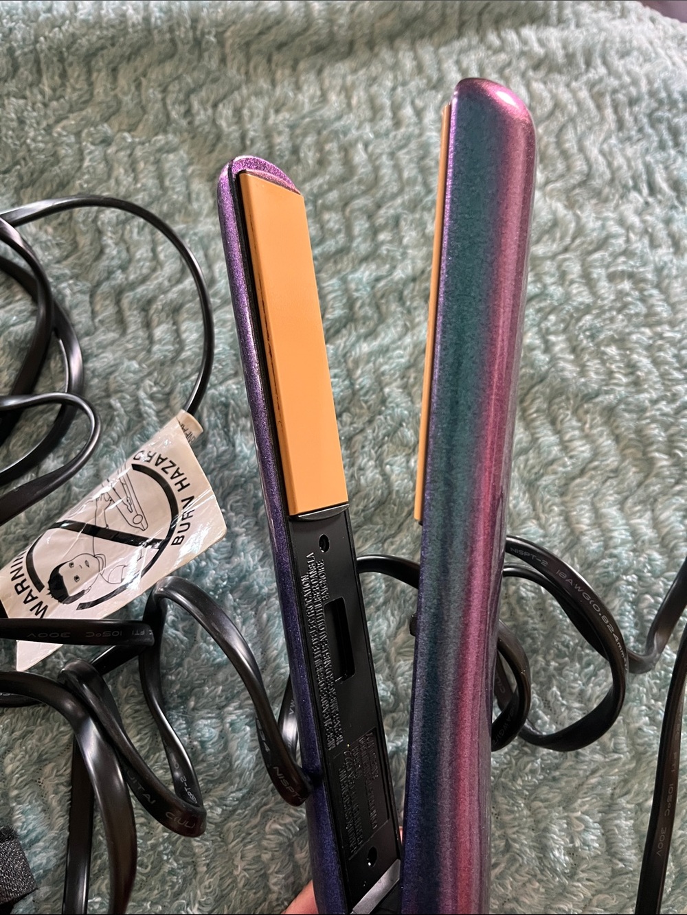 CHI Iridescent Purple-Blue Hair Straightener - Smooth, Fast Styling - Picture 3 of 9